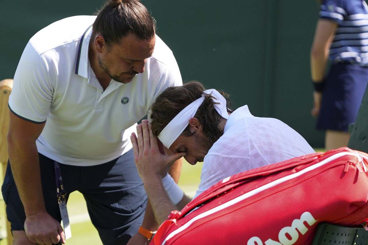 Stefanos Tsitsipas disperato a Wimbledon