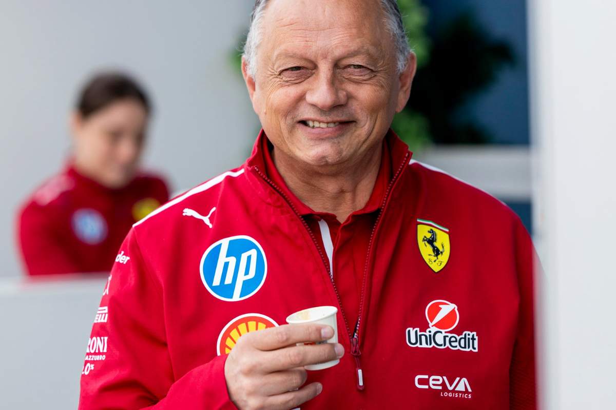 Vasseur sorride nel box Ferrari