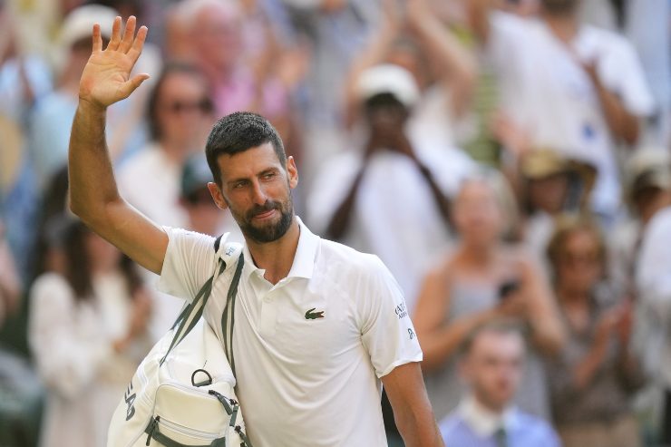 Novak Djokovic saluta il pubblico