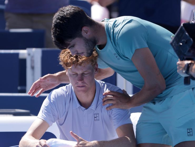 Alcaraz consola Sinner a Cincinnati