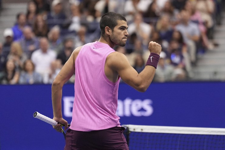 Carlos Alcaraz durante la finale degli US Open