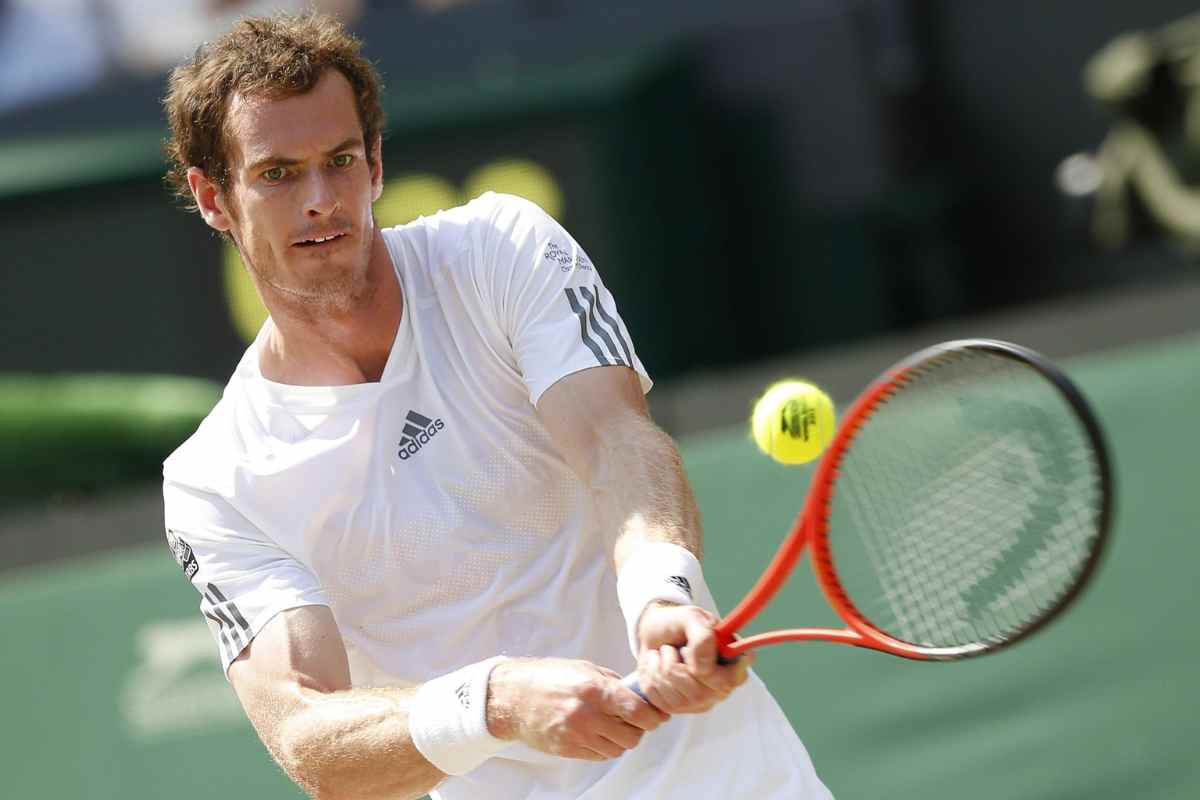 Andy Murray in campo durante la finale di Wimbledon 2013