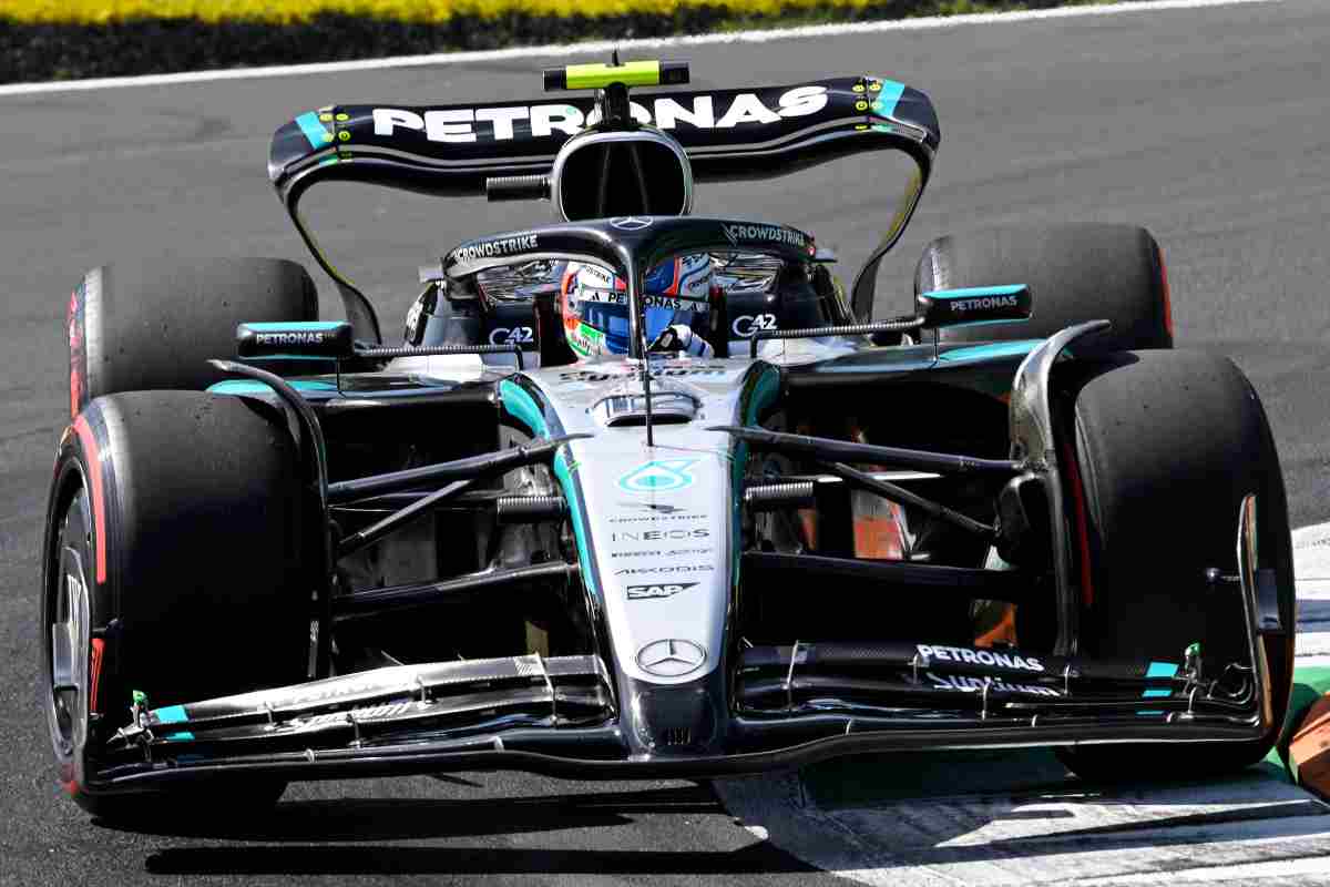 Antonelli in pista a bordo della Mercedes durante il weekend a Monza