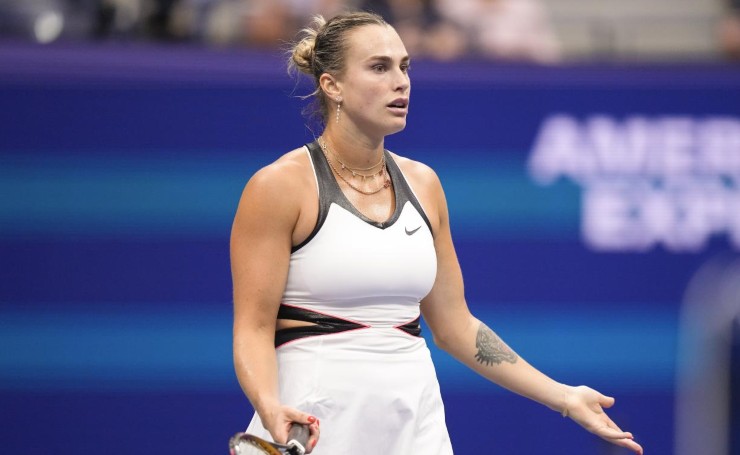 Aryna Sabalenka delusa dopo aver perso un punto