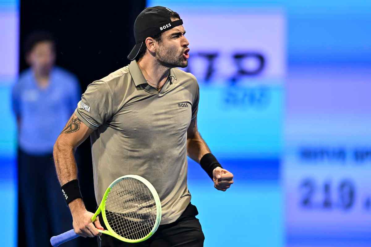 Berrettini esulta dopo aver vinto un punto