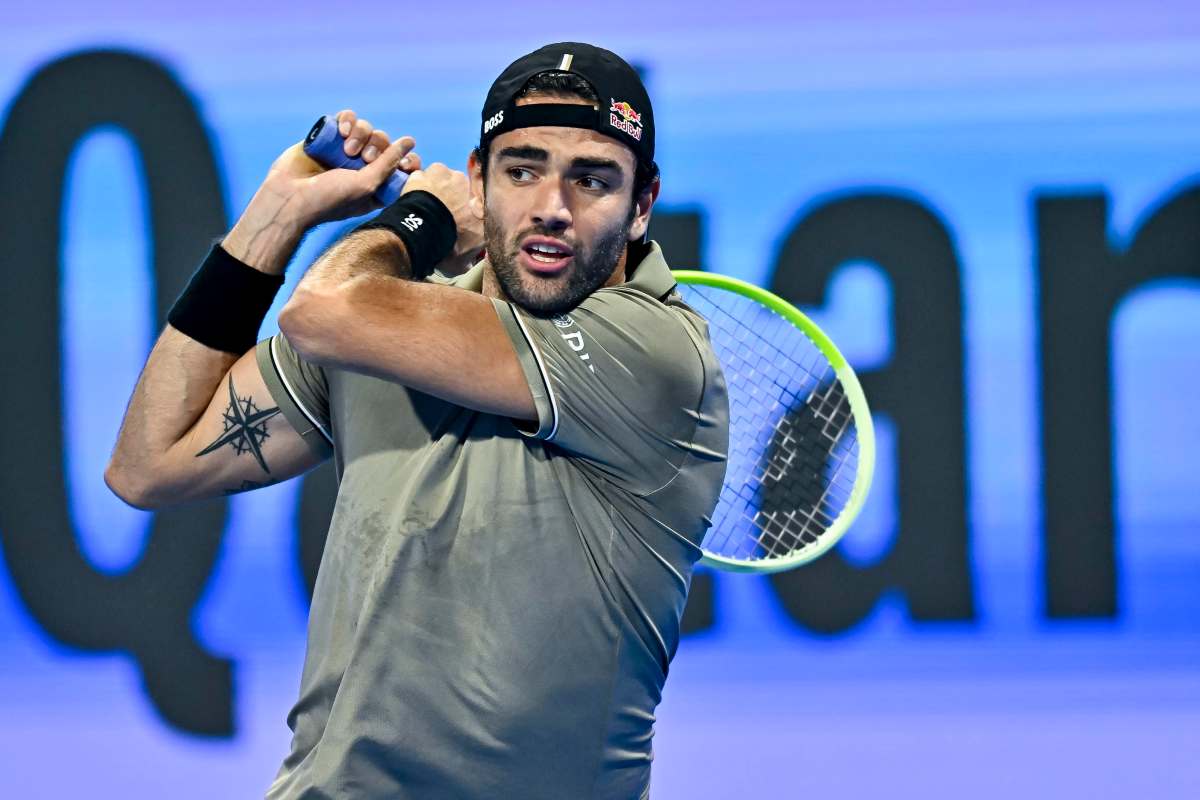 Matteo Berrettini in azione con il rovescio