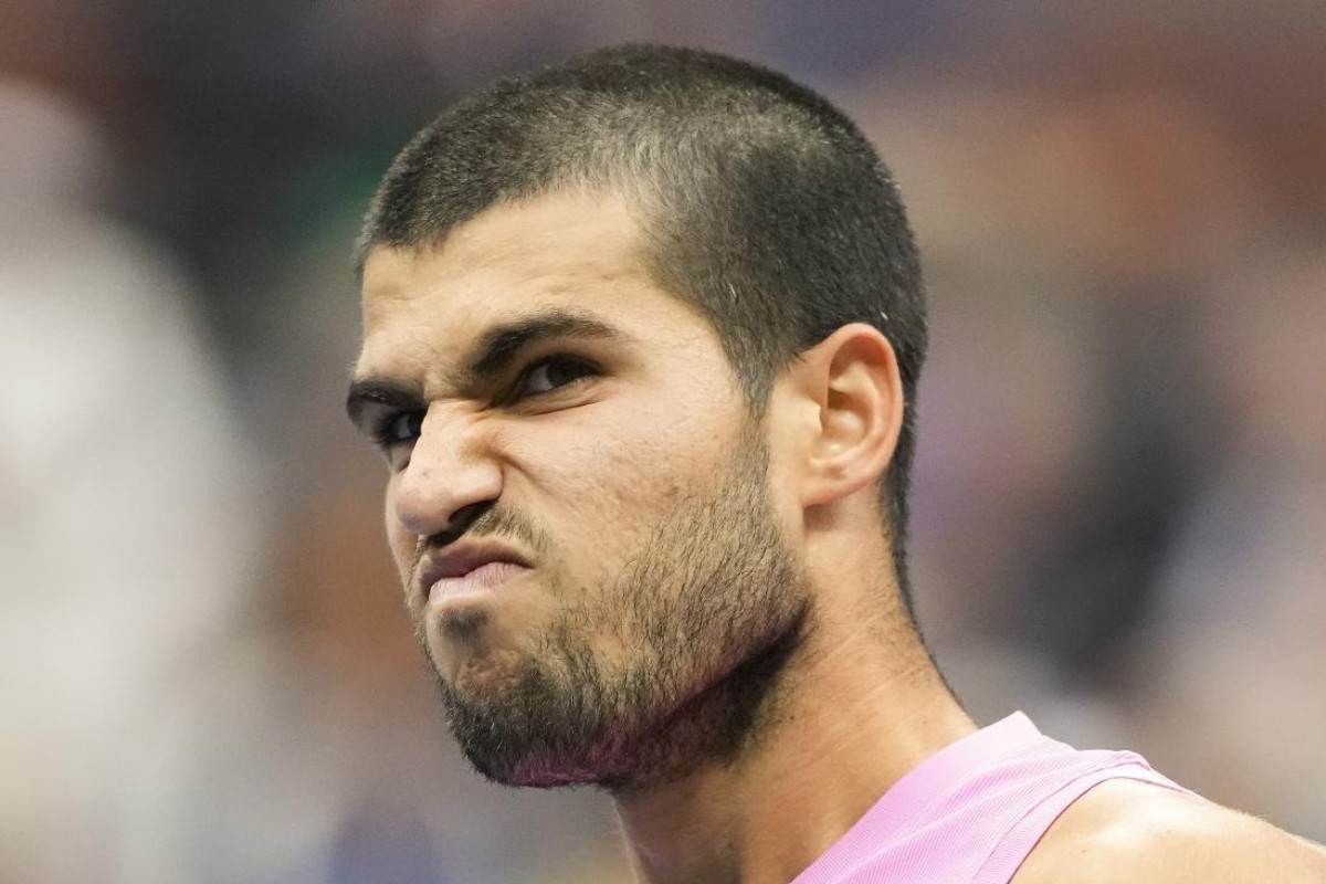 Carlos Alcaraz, smorfie durante la finale di Wimbledon