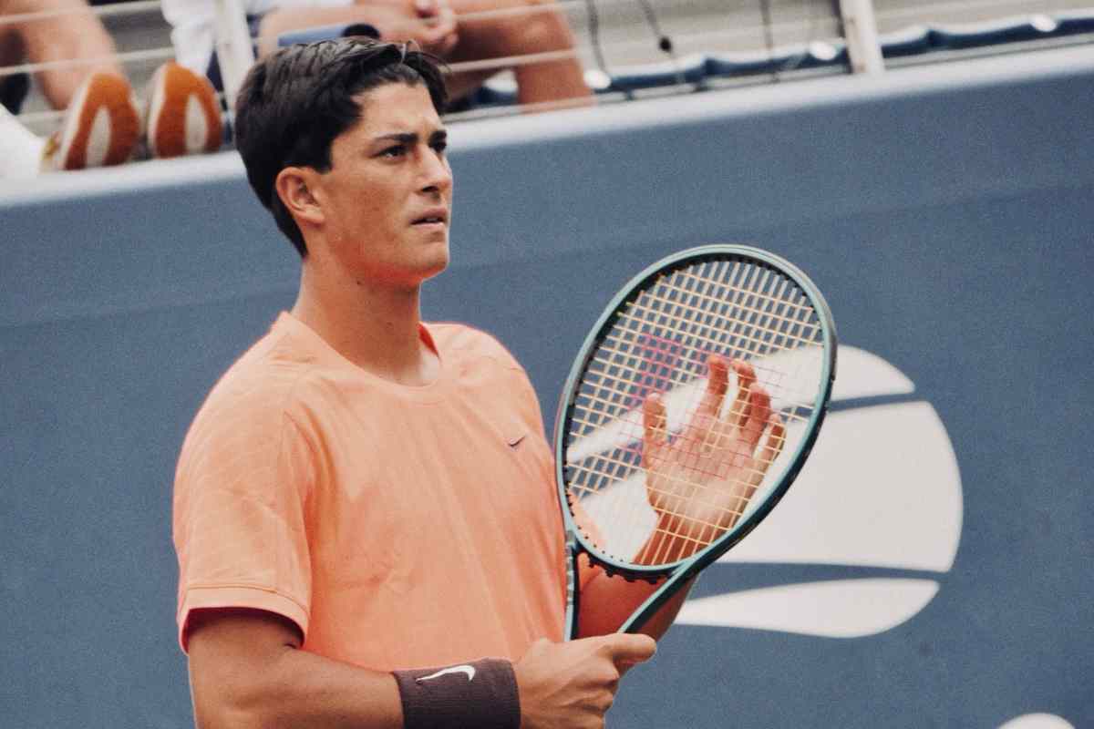 Federico Cinà impegnato durante una partita di qualificazioni allo Us Open 2025