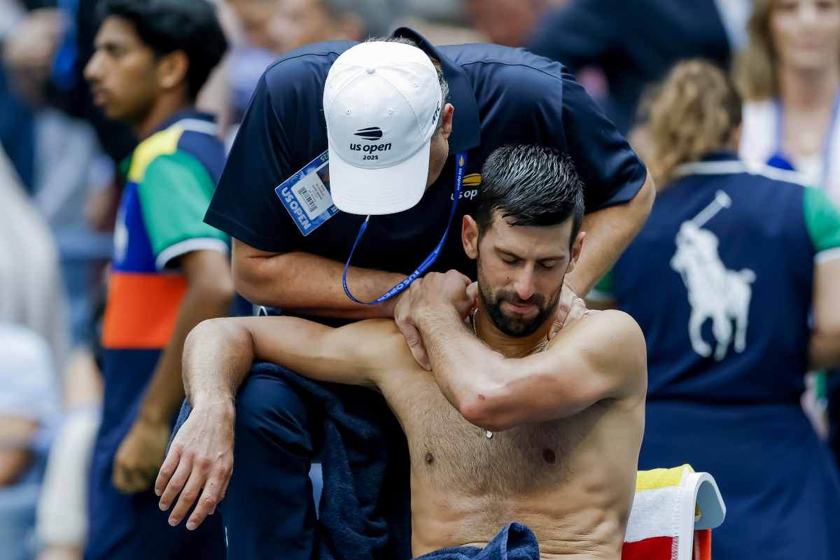 Djokovic alle prese con il fisioterapista