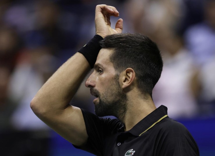 Novak Djokovic affaticato nel match contro Fritz