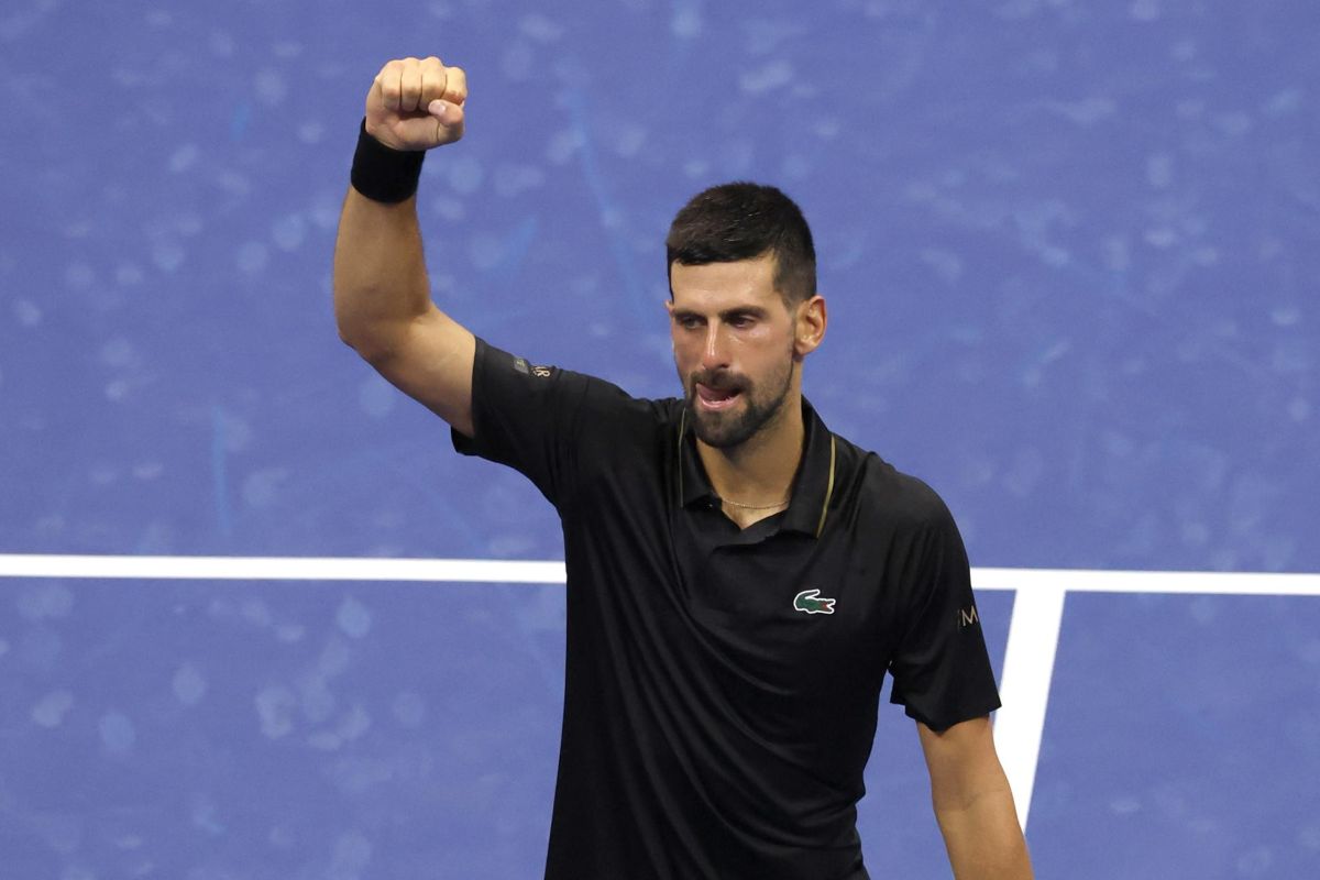 Djokovic esulta alzando il pugno al cielo