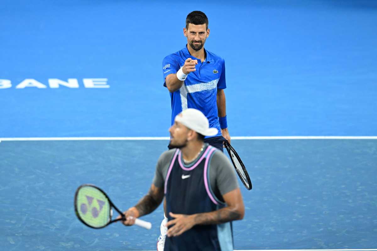 Djokovic e Kyrgios in campo durante un match di doppio
