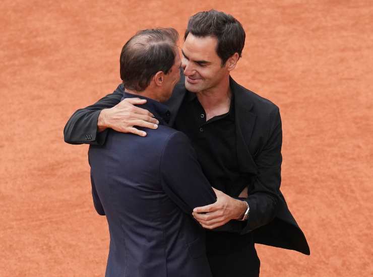 L'ex tennista Roger Federer assieme allo storico rivale Rafa Nadal