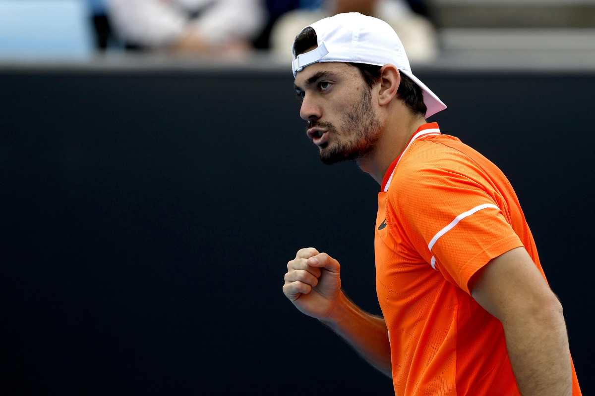 Giulio Zeppieri esulta dopo aver vinto un punto