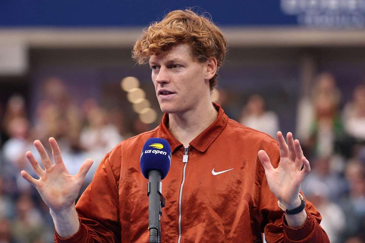 Jannik Sinner in campo nella premiazione di New York