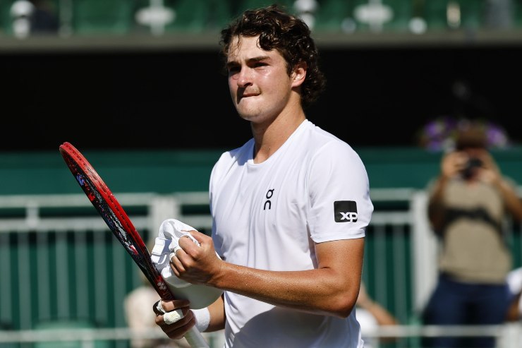 Joao Fonseca esulta dopo aver vinto un incontro