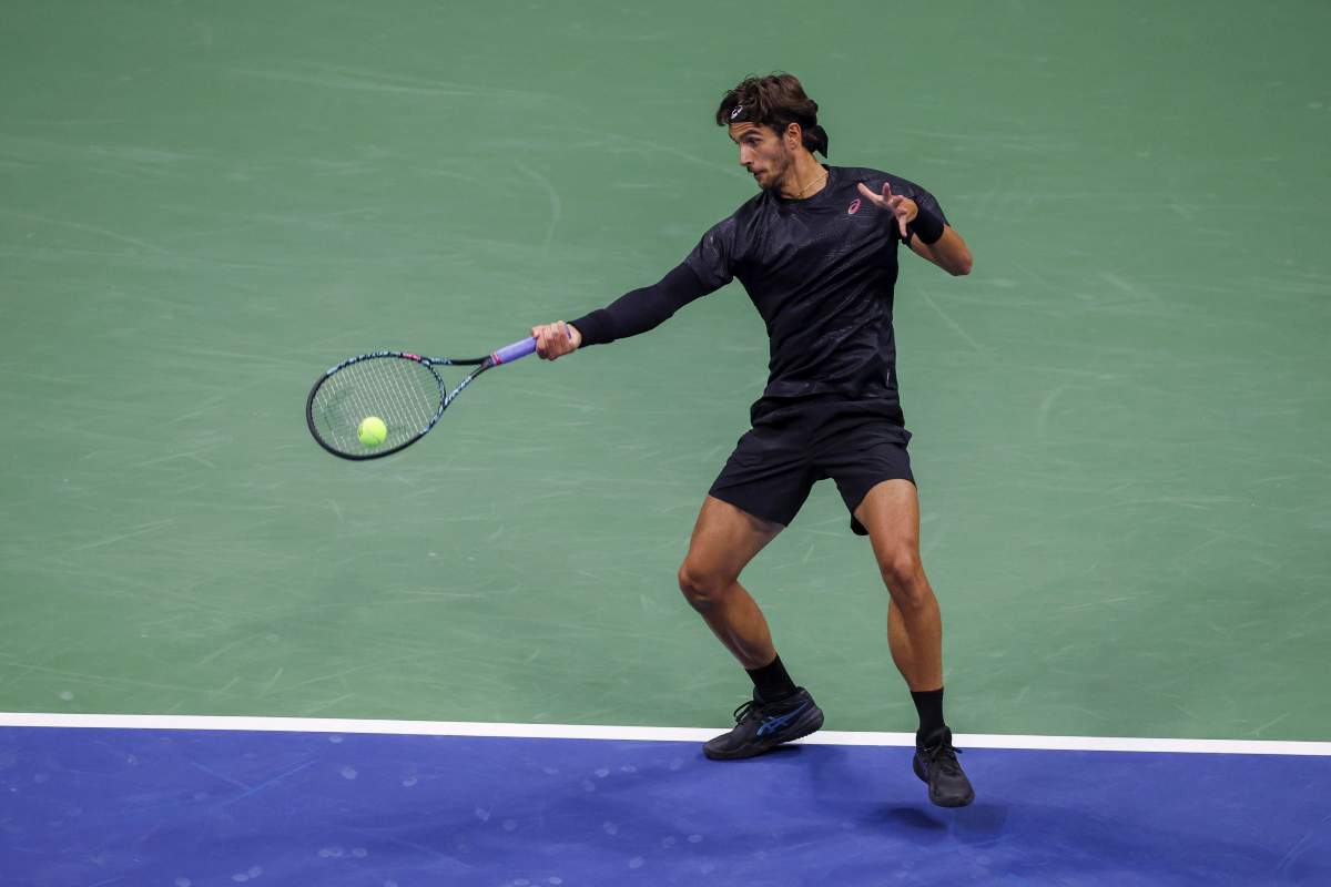 Musetti in azione col dritto durante una partita allo US Open