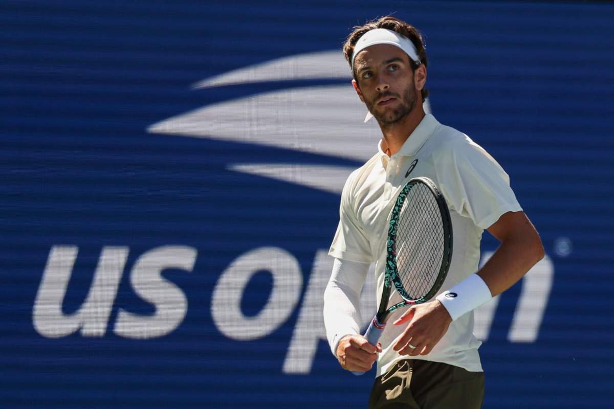 Lorenzo Musetti in campo durante un match