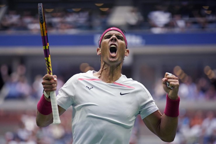 Rafa Nadal esulta dopo una vittoria