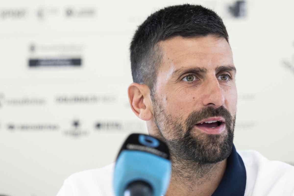 Novak Djokovic durante una conferenza stampa