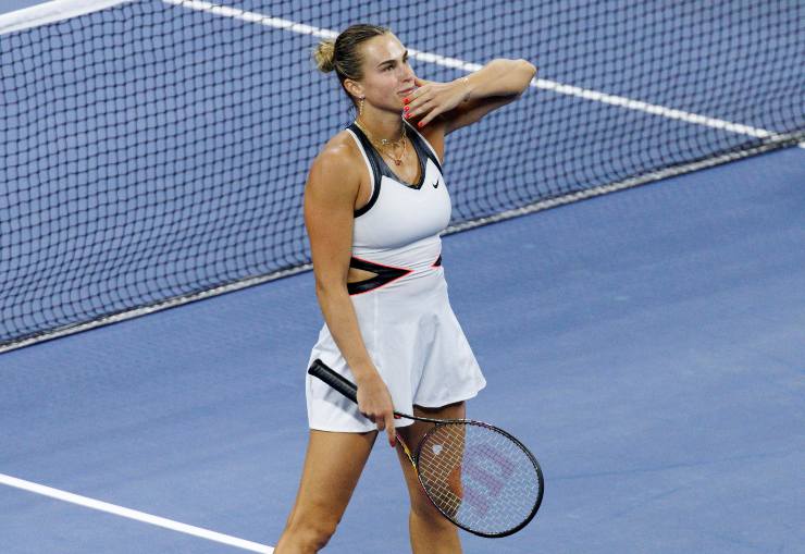 Aryna Sabalenka manda baci al pubblico