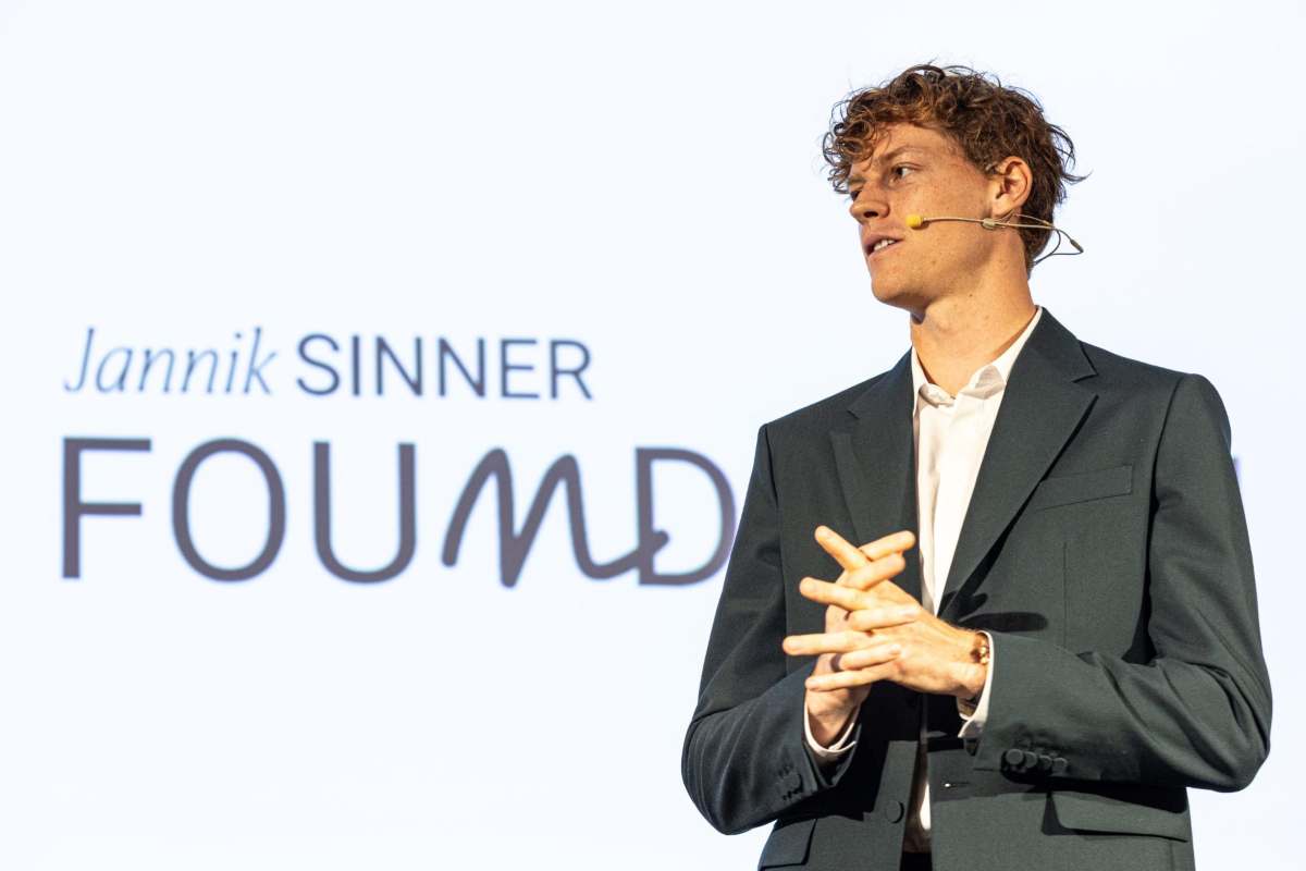 Jannik Sinner presenta la sua fondazione