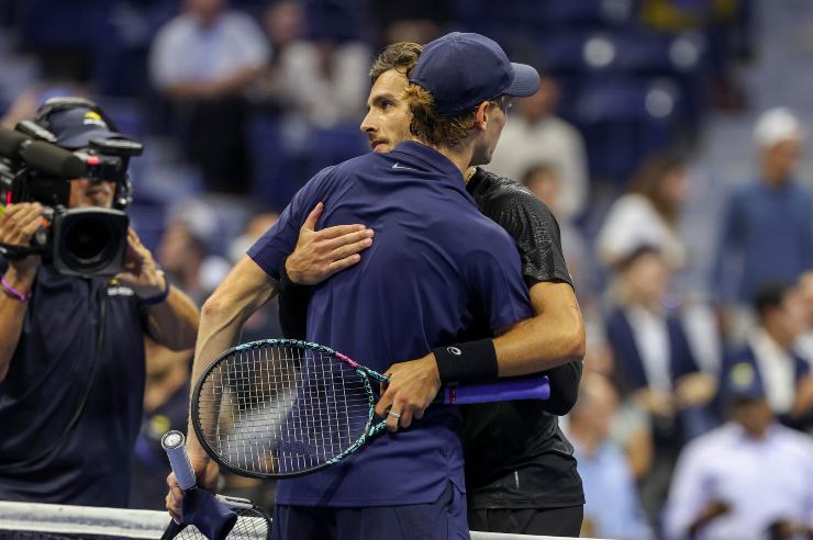 Sinner e Musetti si salutano a New York