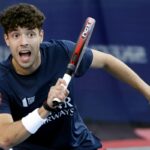 Agustin Tapia in azione durante un match di Padel