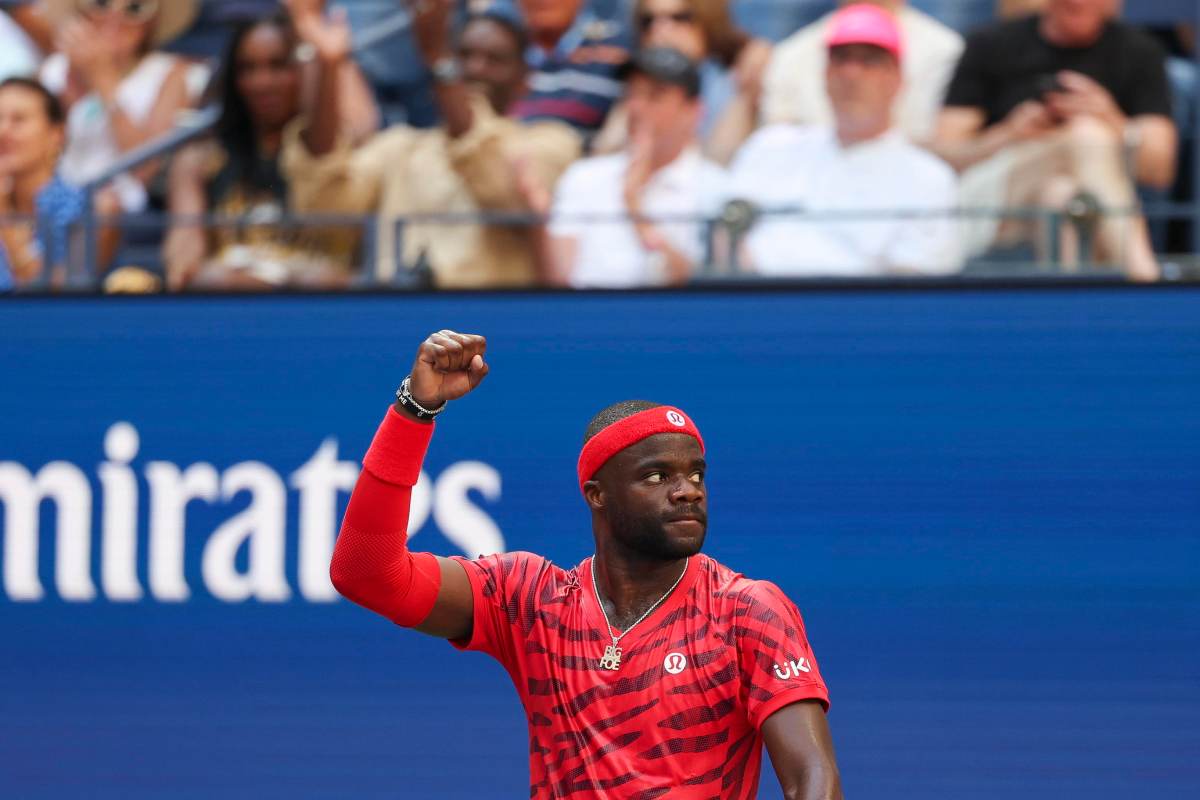 Tiafoe esulta dopo aver vinto un punto allo US Open
