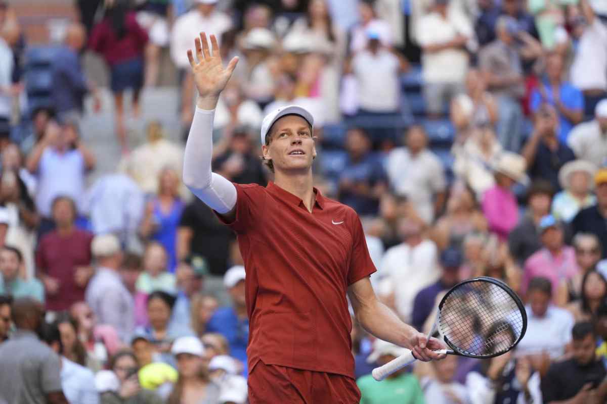 Jannik Sinner saluta il pubblico allo US Open