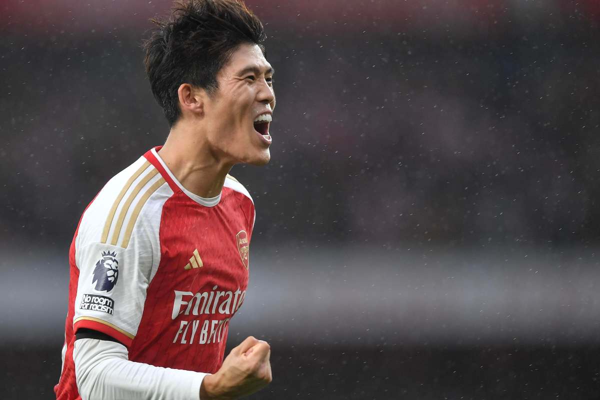 Takehiro Tomiyasu esulta