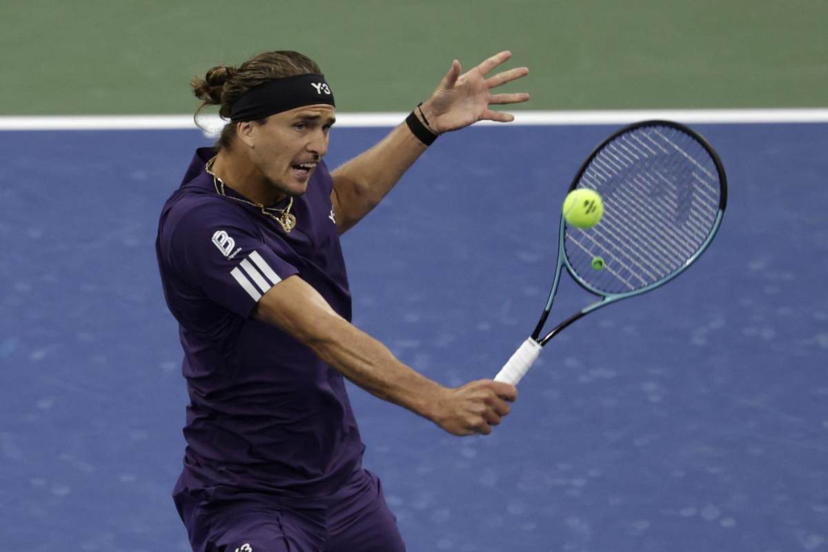 Zverev. colpisce la palla con una volée