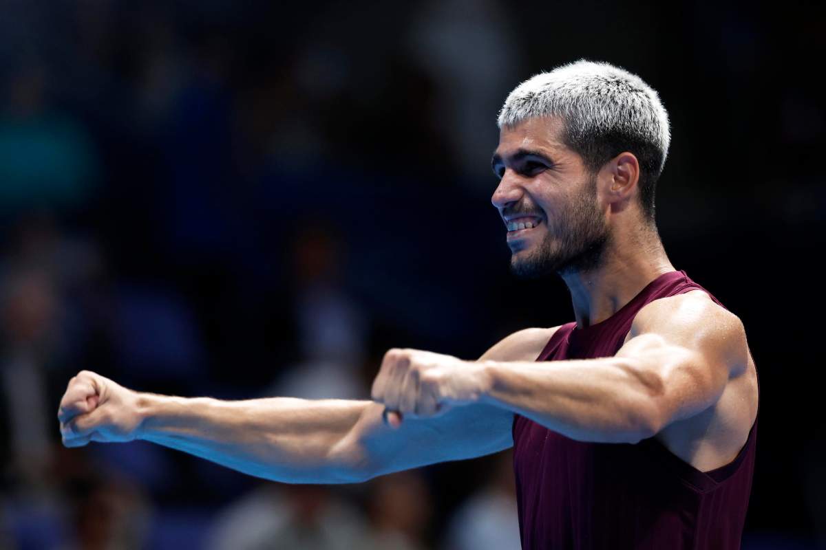 Alcaraz esulta sorridente dopo il trionfo a Tokyo