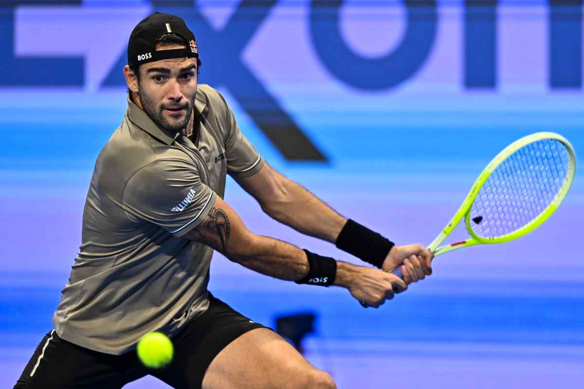 Matteo Berrettini in azione con il rovescio