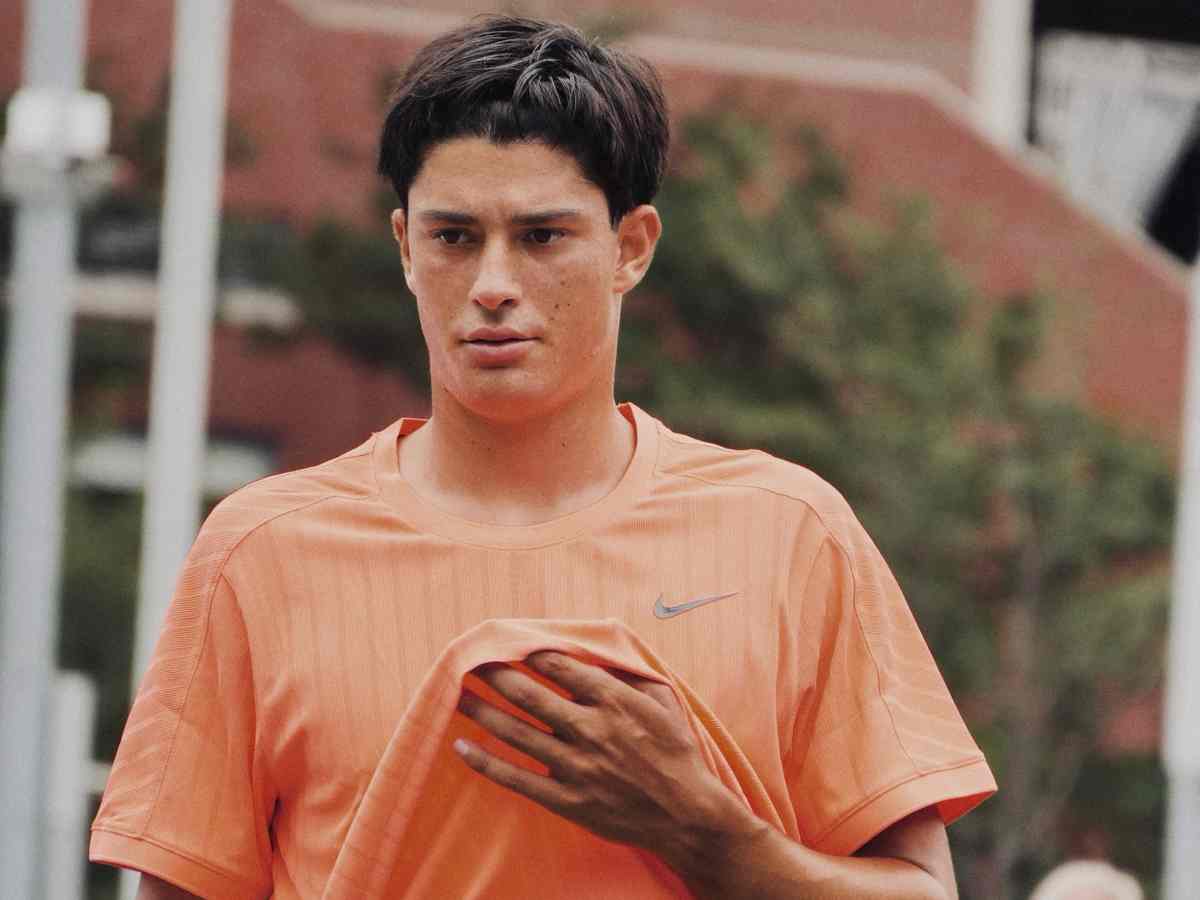 Cinà in campo durante un allenamento