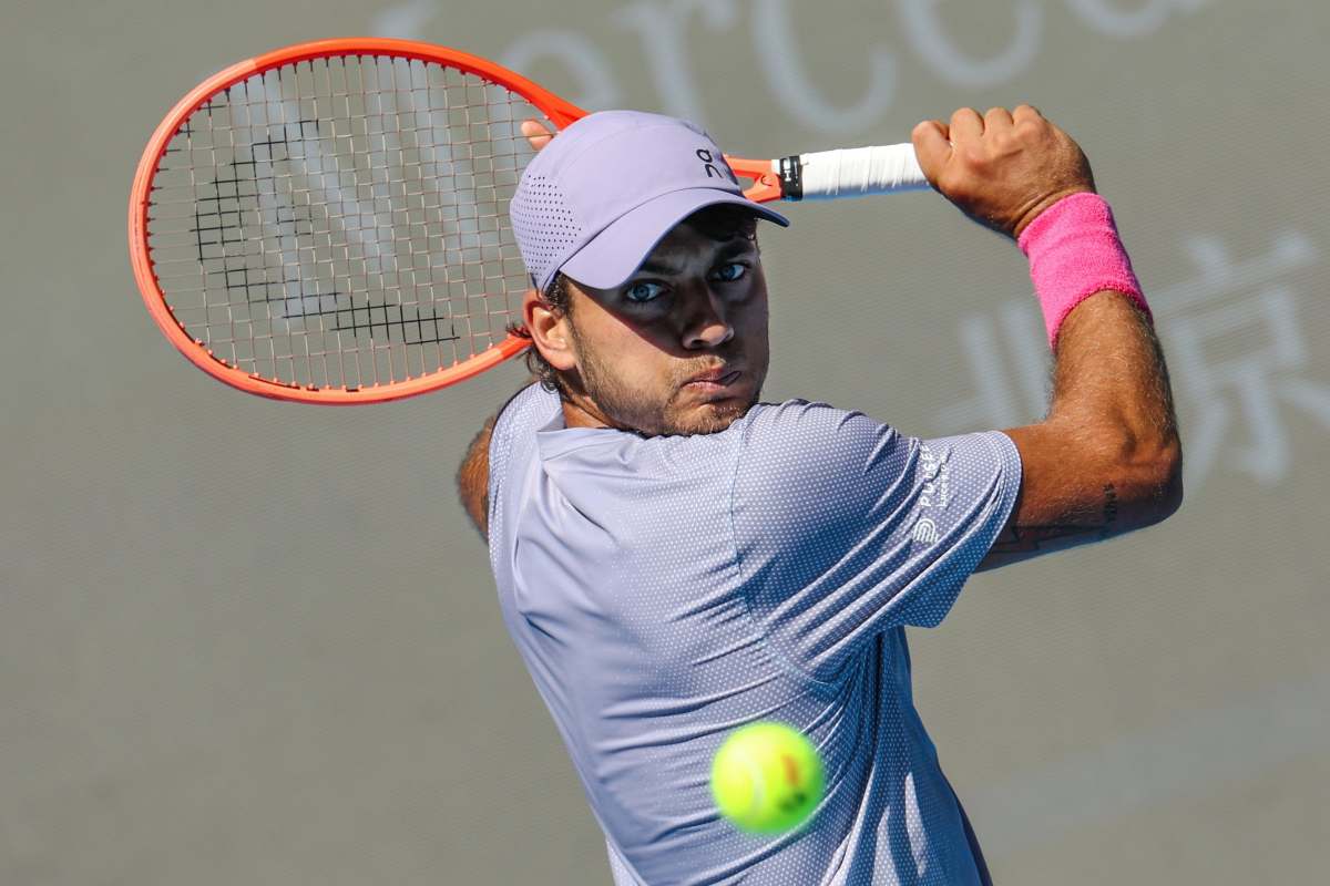 Cobolli in azione con il rovescio