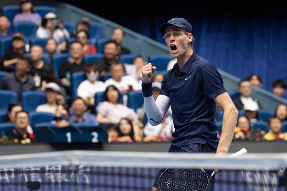 Sinner esulta dopo un punto ottenuto