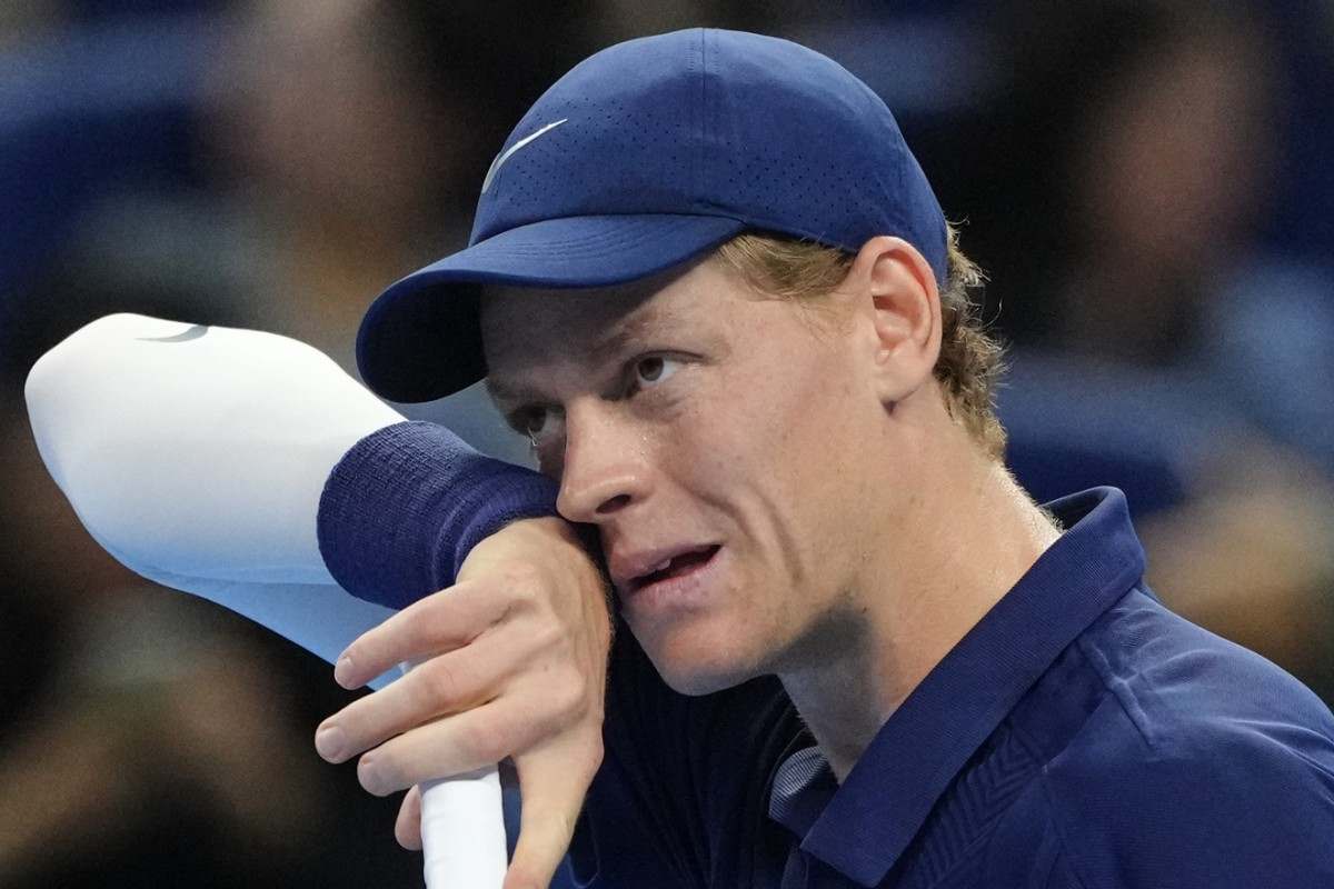 Jannik Sinner affaticato a Pechino