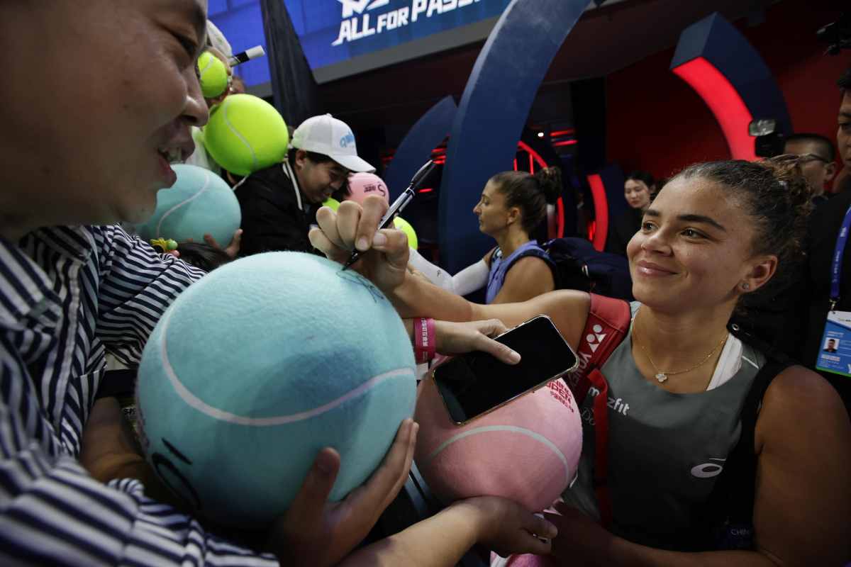 Jasmine Paolini firma autografi