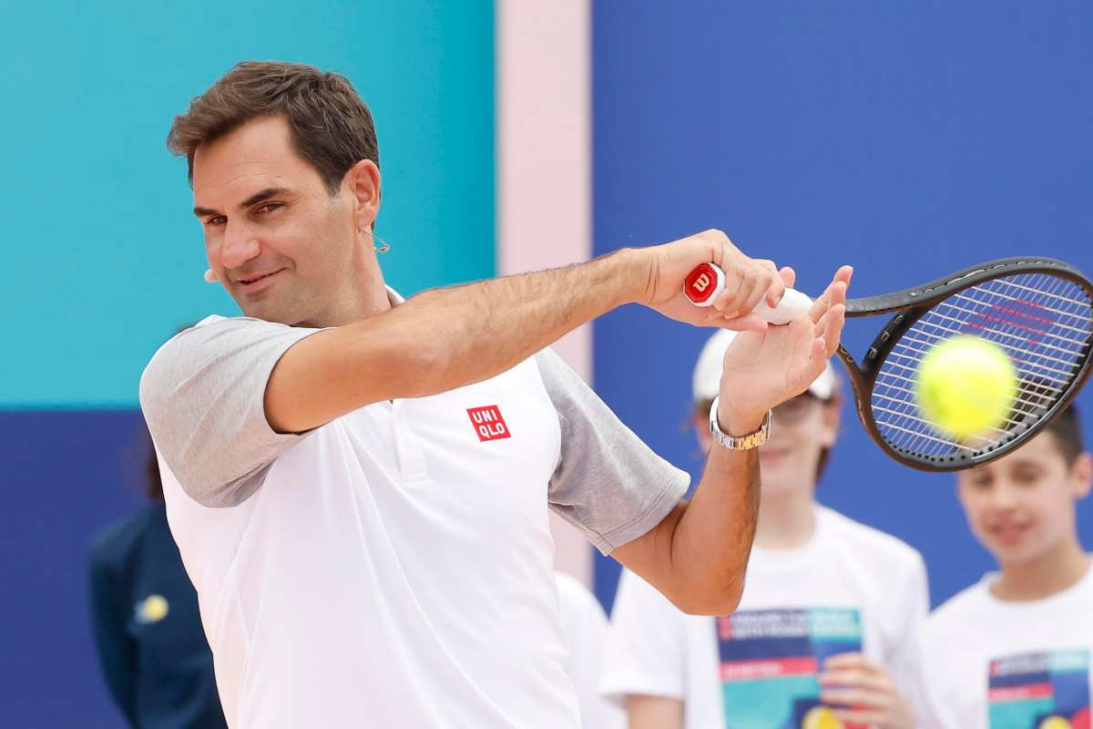 Federer durante una esibizione tennistica