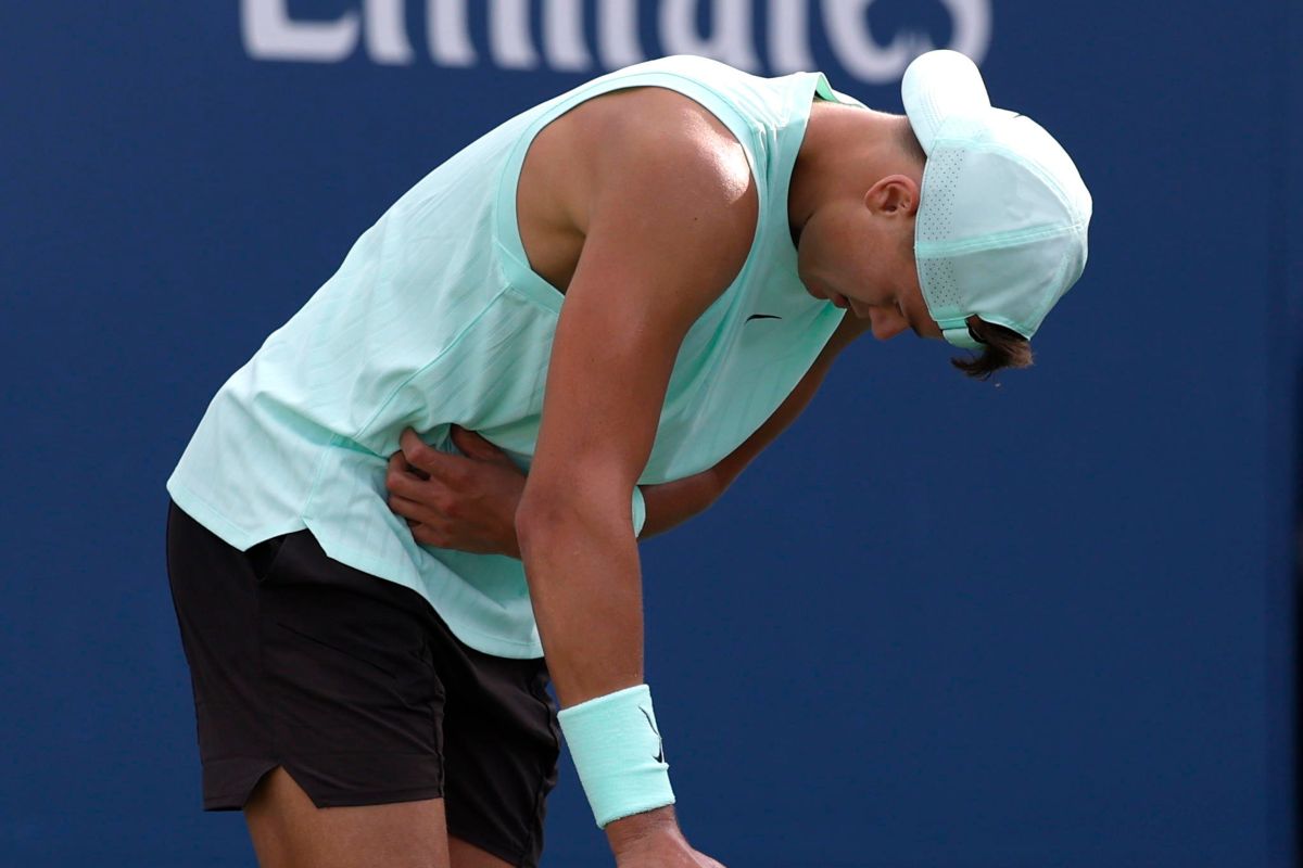 Rune si piega sofferente