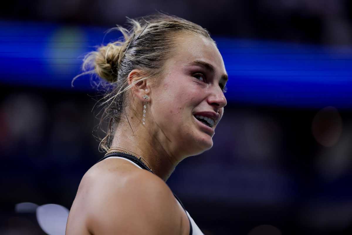 Sabalenka fa una smorfia di frustrazione