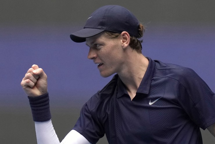 Jannik Sinner impegnato durante il China Open