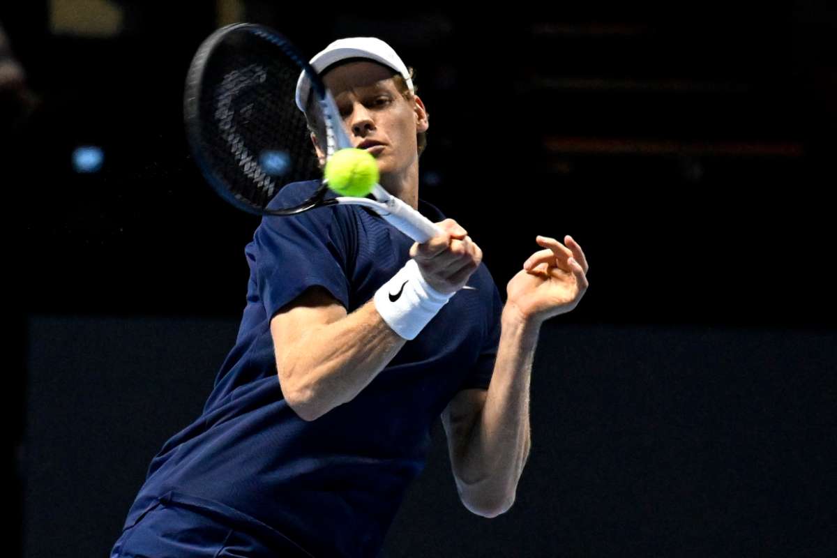 Sinner colpisce di dritto