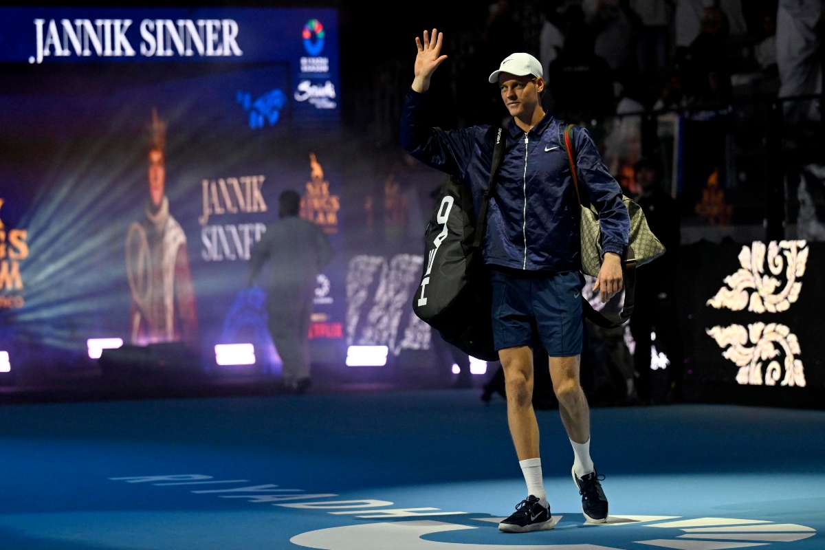 Sinner saluta il pubblico