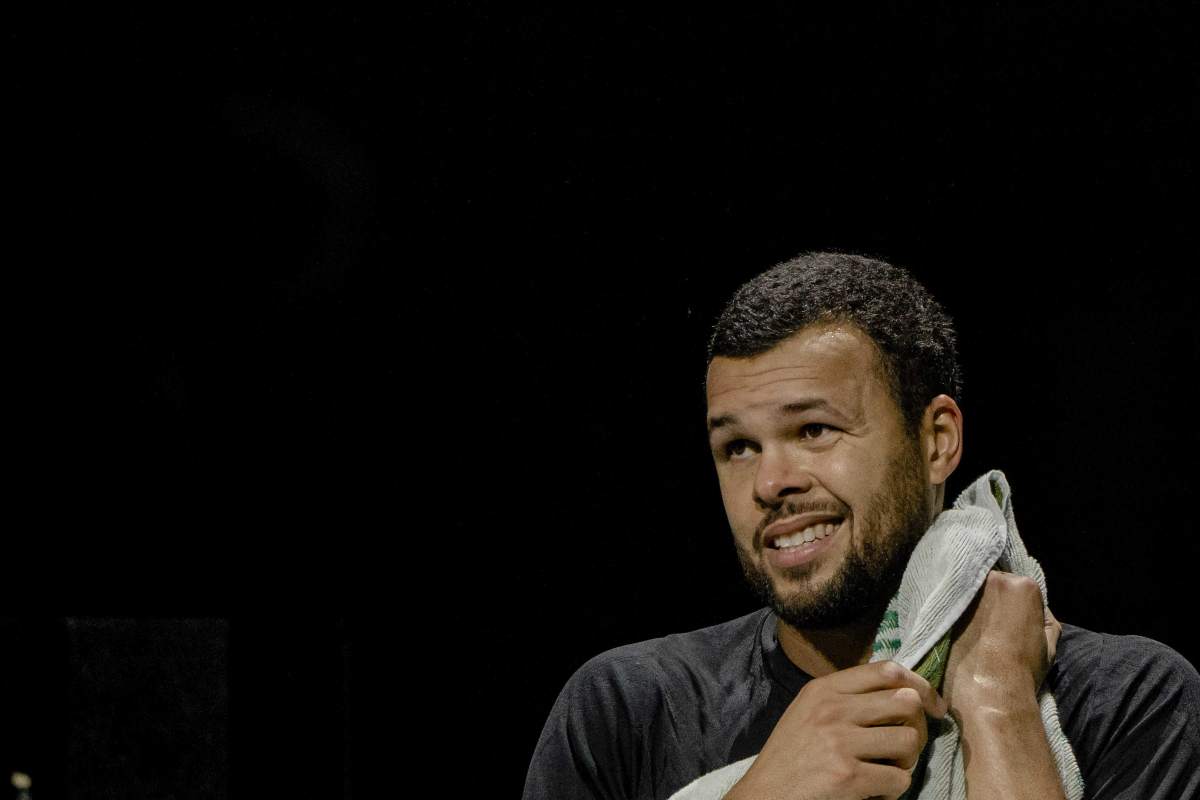 Tsonga si asciuga il sudore