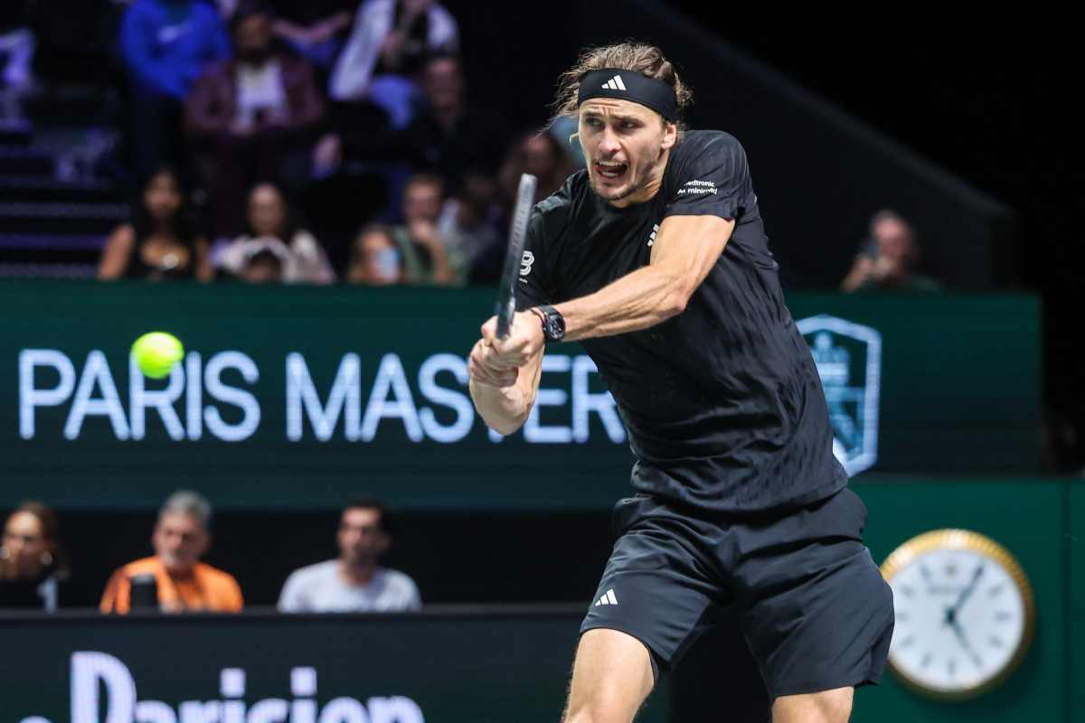 Zverev colpisce di rovescio