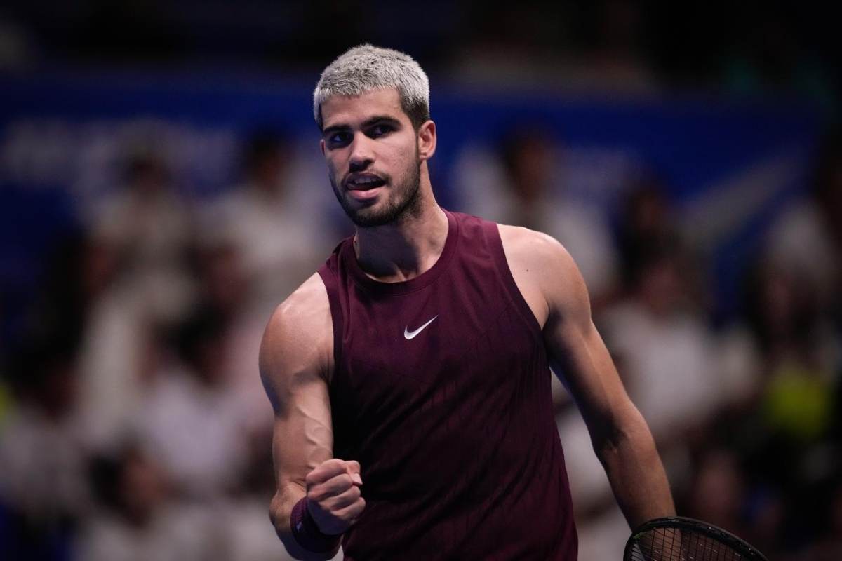 Carlos Alcaraz esulta con il pugnetto