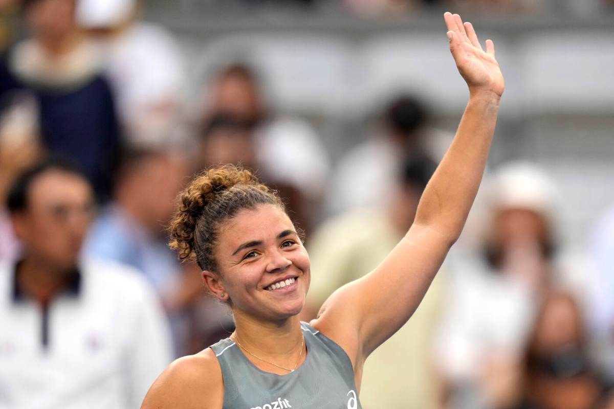 Jasmine Paolini saluta il pubblico