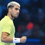 Alcaraz esulta facendo il pugno durante una partita alle Finals